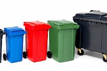 Zdjęcie przedstawia pojemniki na odpady.